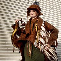 Bruine-witte jas + bruine accessoires